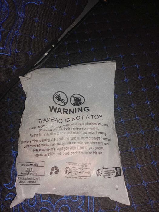 Сумка с женскими вещями