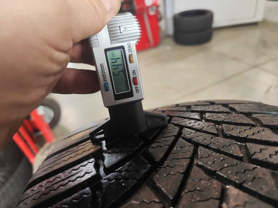 4бр. зимни гуми 235/55/19-255/50/19 Brodgestone спорт пакет