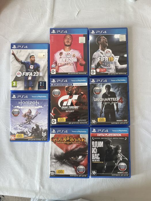 Sony PlayStation 4 (PS4)