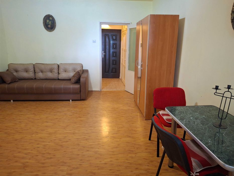 Închiriez apartament