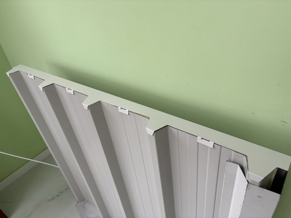 Челен капак за сандвич панел