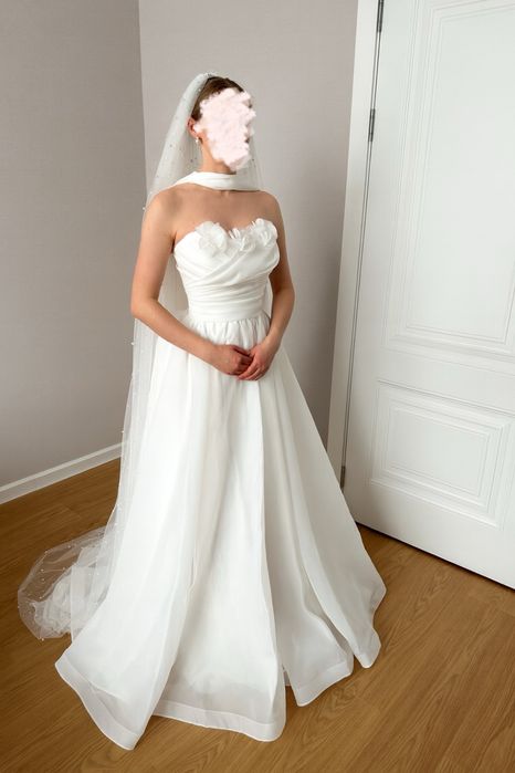 Свадебное платье с шарфом