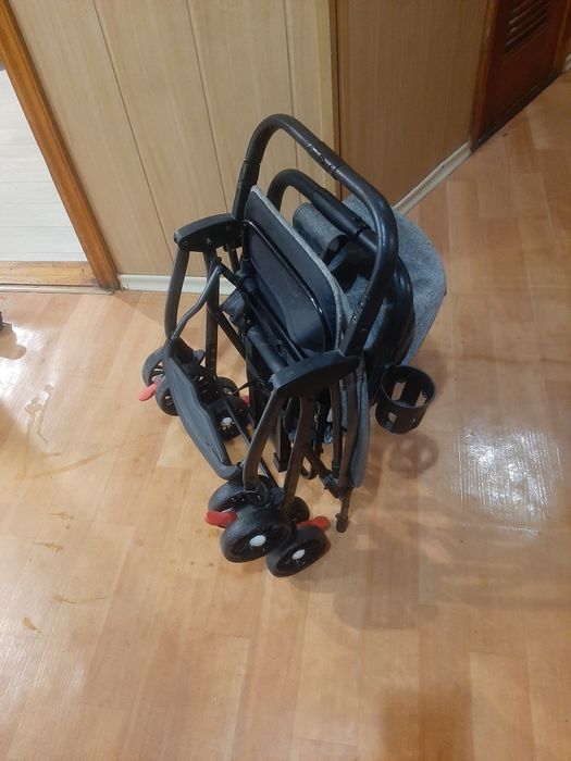 Продам прогулочную коляску