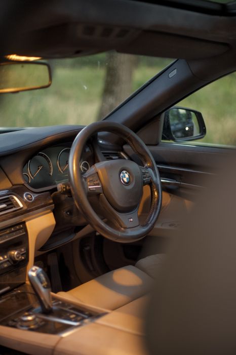 Dezmembrez BMW 730D M PACHET bara aripa far capota turbo injector admi