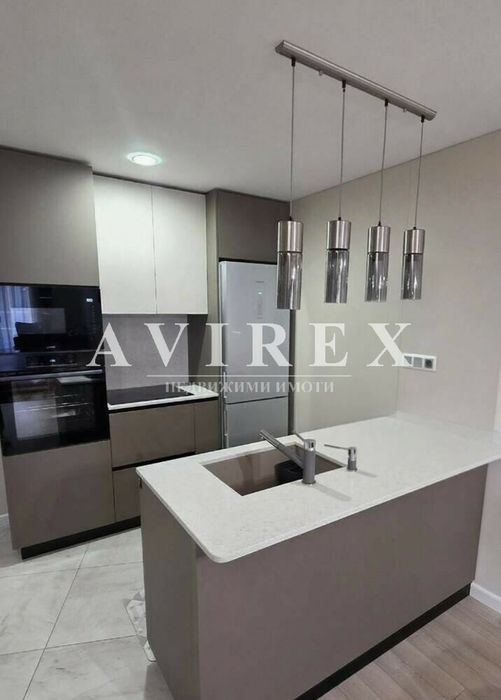 Дава се под наем Тристаен апартамент в Пловдив, Център - 100 кв.м за 698.19 € - Снимка #3