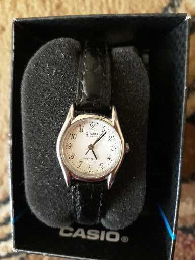 Vand ceas de mana Casio de dama