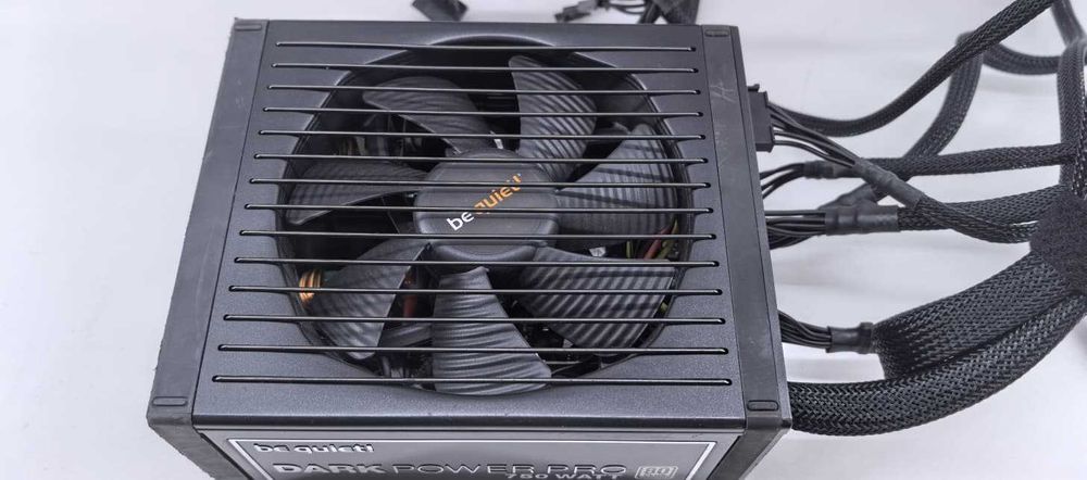 Sursa Semi-modulara PC Be Quiet! 750w calitate Platinum 94% eficienta