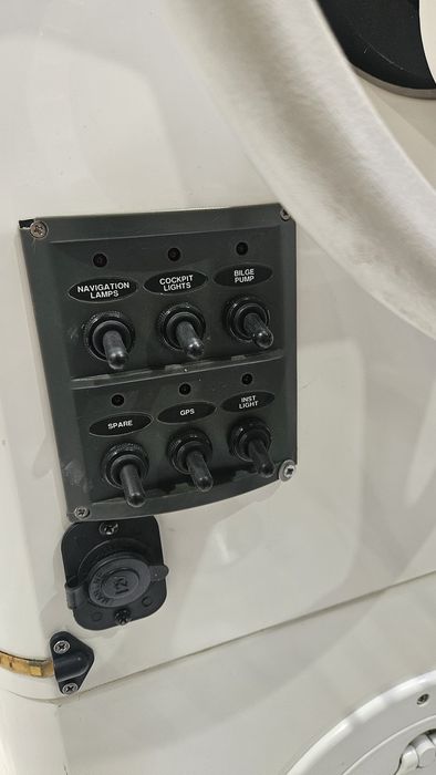 Лодка Tohamaran 5.8м с надуаваеми бордове