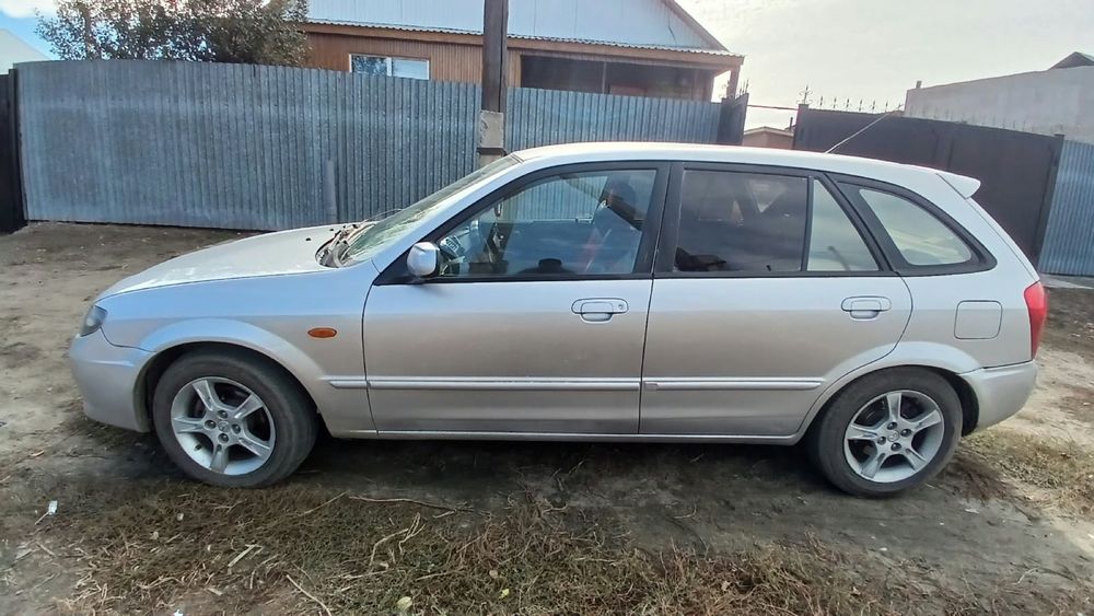 Продам машину Мазда 323