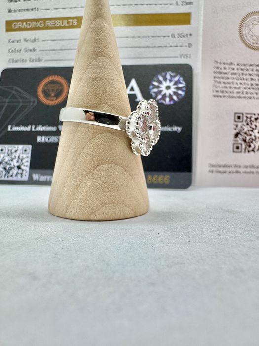 Сребърен пръстен с мойсанит (Диамант) 1.4 карата