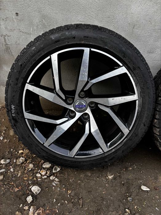 Doua anvelope Pirelli SottoZero Winter 240 235 45 R18 ci404