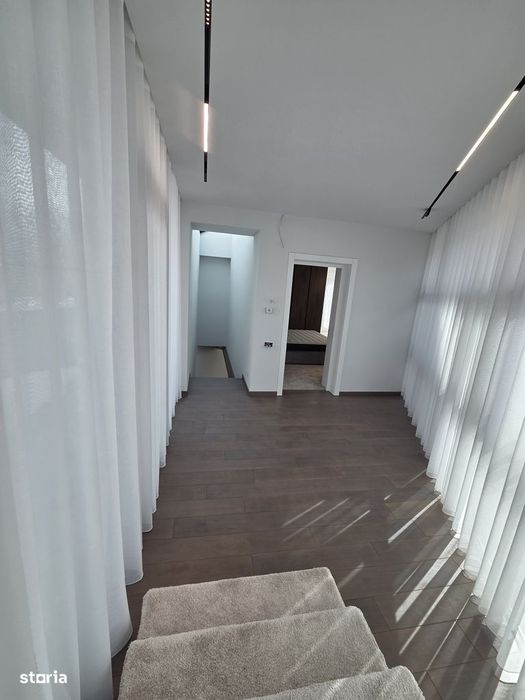 Vilă cu arhitectură futuristă și design avangardist la Cheie