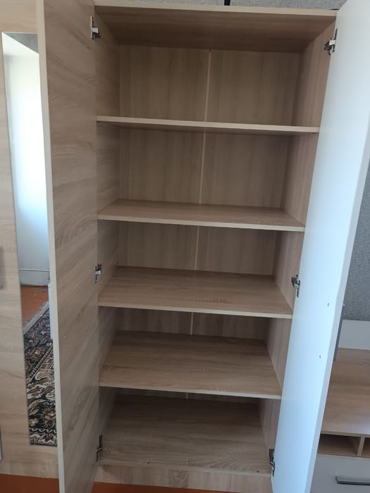 Шкаф/комод/2 тумбы/диван/стол+табурет