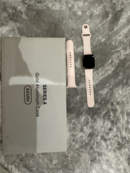 Смарт-часы Apple wath series 4