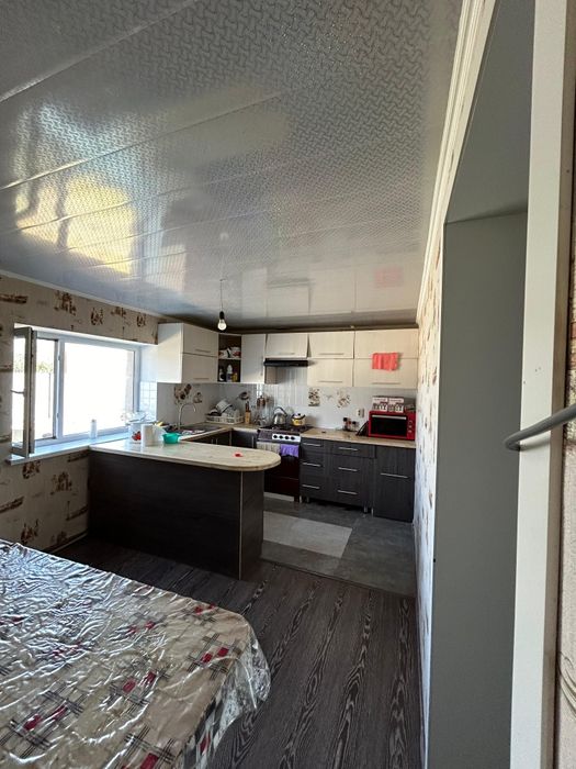 Үй сатылады. 10 соток 2 этаж