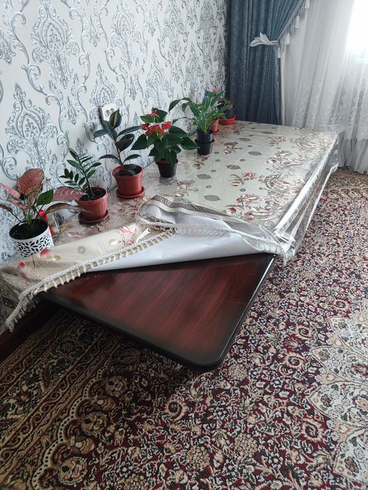 Стол для гостиной