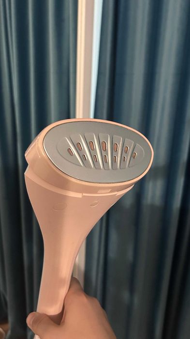 Aparat de calcat vertical cu abur Philips GC552