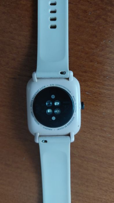 Продавам смарт часовник Amazefit Bip U Pro