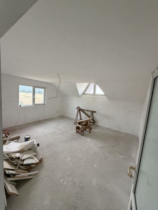 Casă de vânzare 180MP + teren 5500MP in Gura Vitioarei