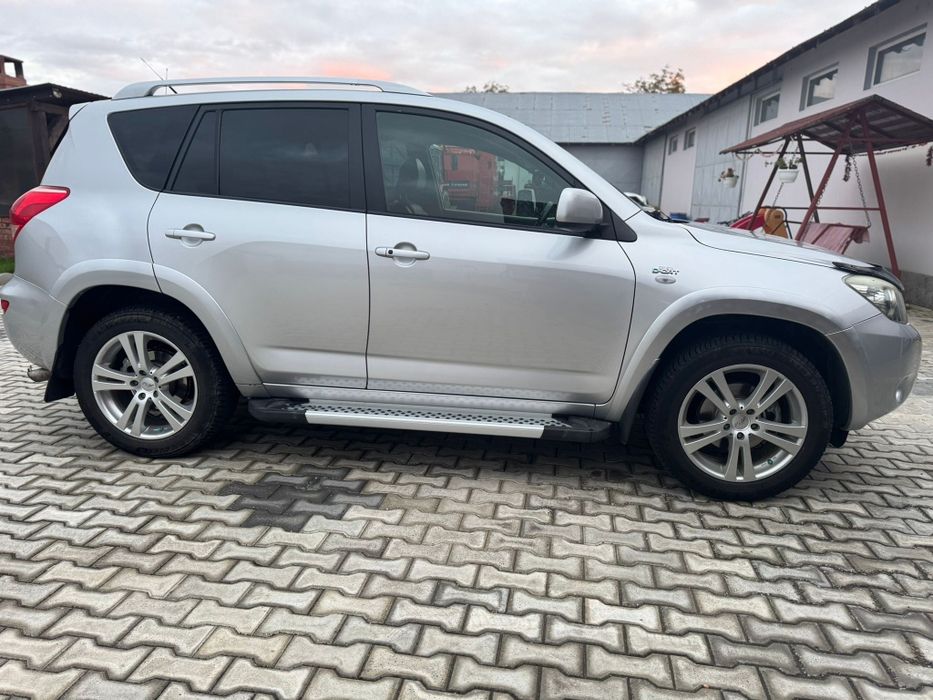 Vând Toyota RAV4