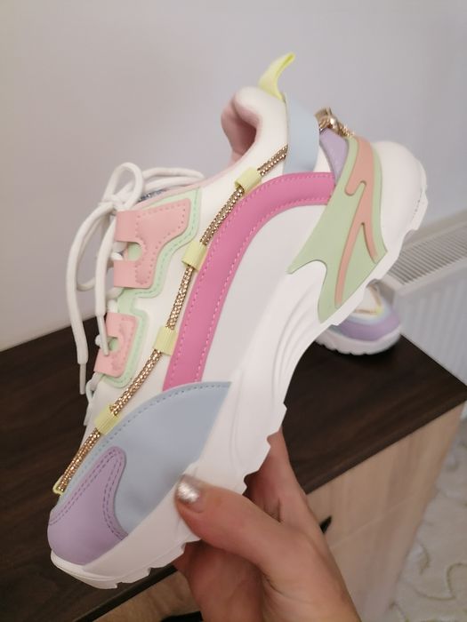 Многоцветни дамски маратонки