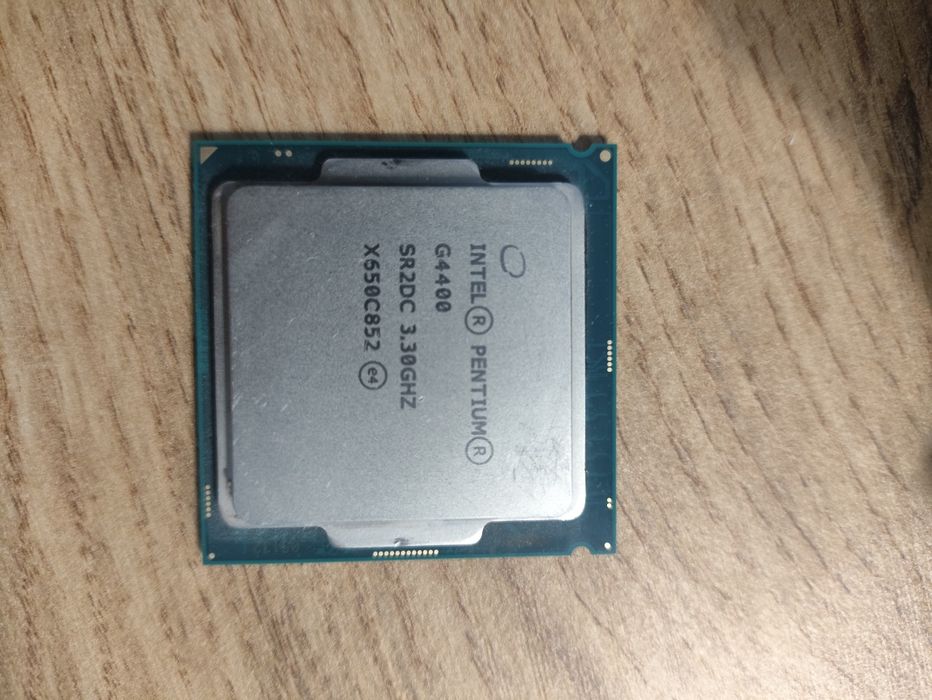 Процессор Intel G4400+кулер встроенная графика