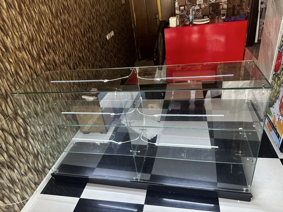 Ширинлик сотишга тугри келадиган витрина