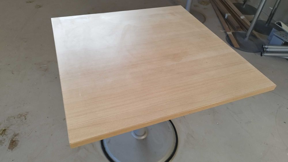 Маси кръгла ф-90см и квадратна 80/80см с метален крак