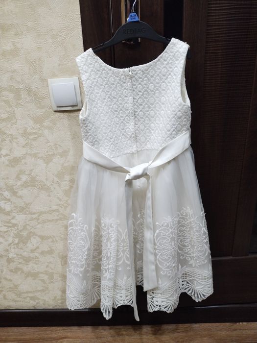 Продам очень красивое платице на девочек.