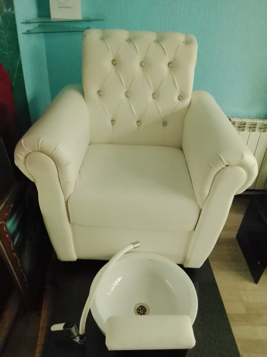 Продается педикюрное кресло с мойкой