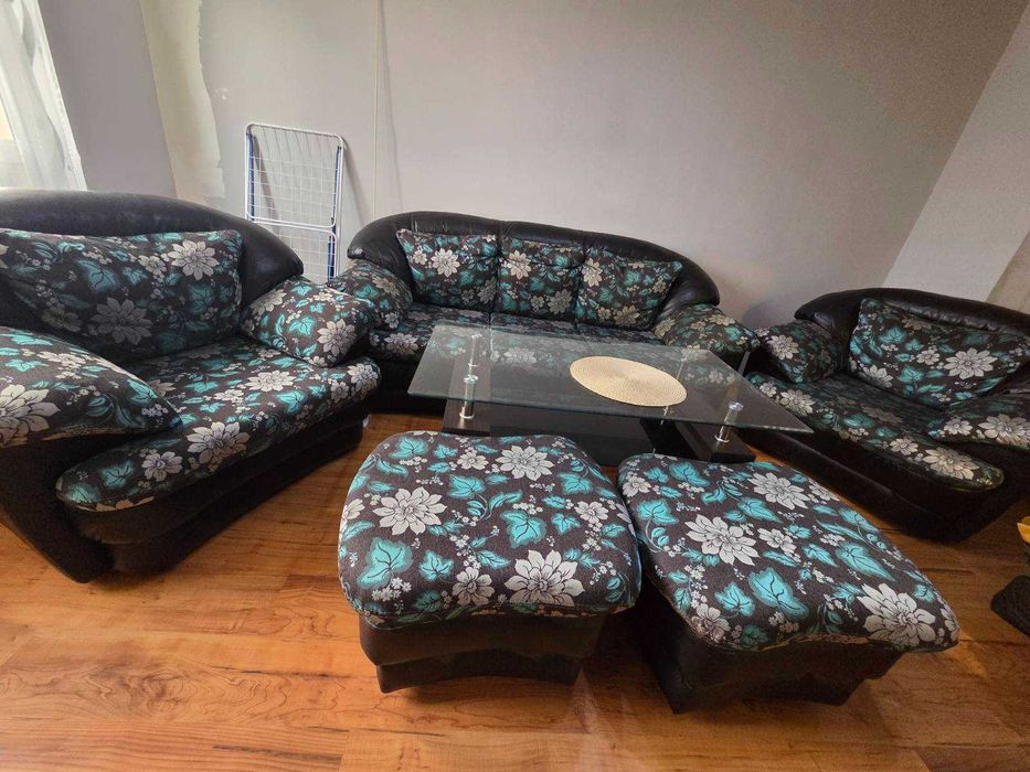 Продавам холна секция,използвана за съвсем кратко време