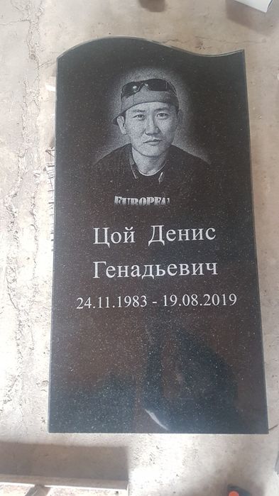 Памятники из черного гранита