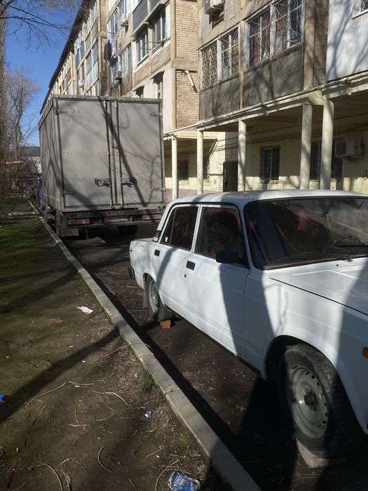 Машина на ходу со