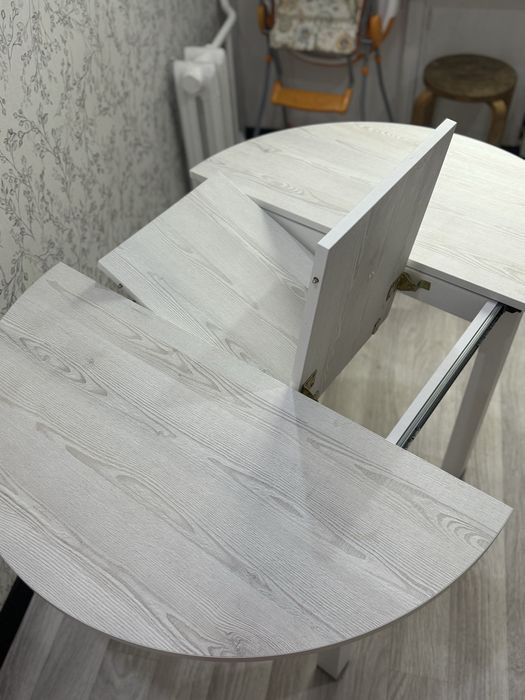 Продам стол недорого 25.000 тг