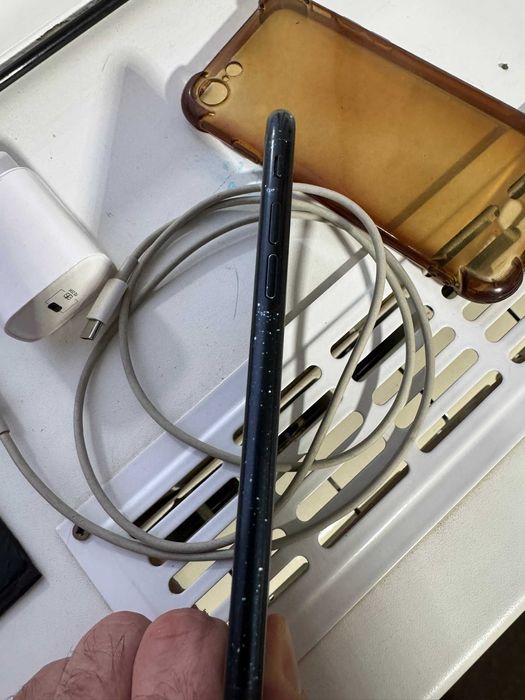 Продам iphone SE 2022 gen 3