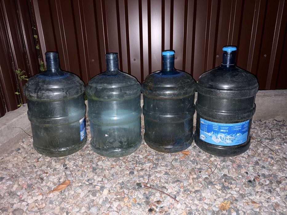 Продам бутыли 19 литров