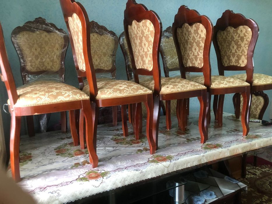 Стол со стульями