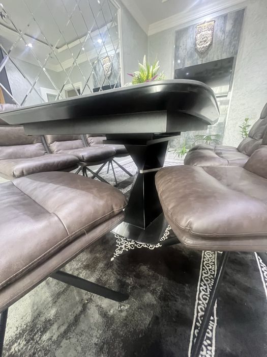 Продаю стол со стульями,производство Китай