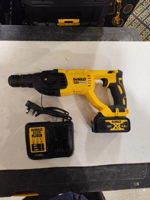 Безчетков акумулаторен перфоратор къртач Девалт DeWALT комплект