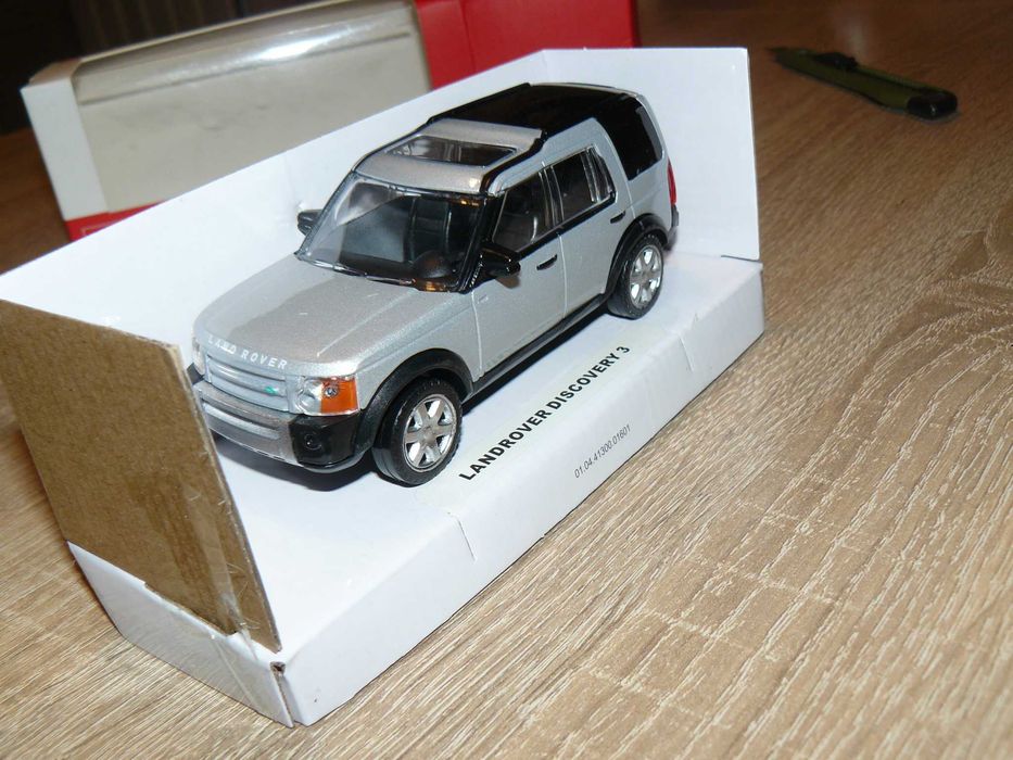 Macheta Auto De Colectie LANDROVER DISCOVERY 3 Scara 1:43,Noua RASTAR