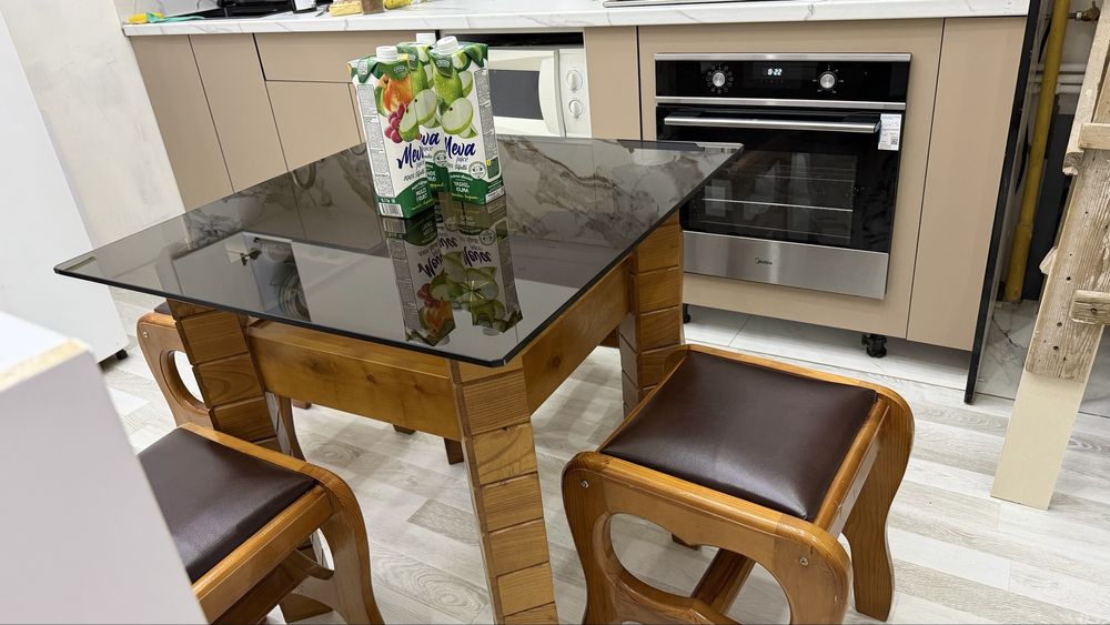 КУХОННЫЙ стол сотилади