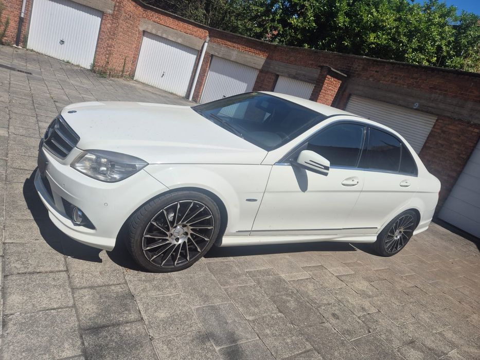 Mercedes-Benz C200