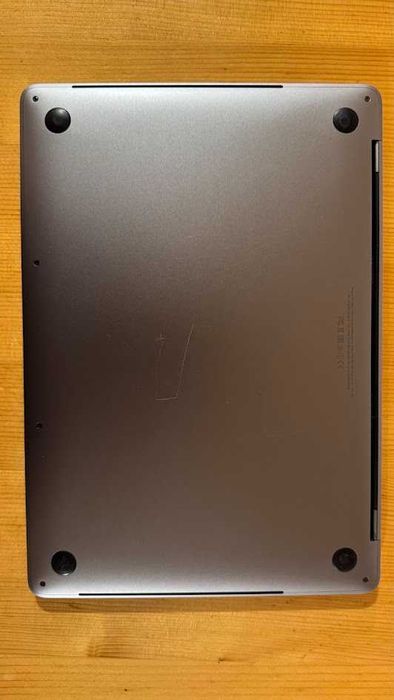 MacBook Pro 13 2017 Touch Bar 256GB (4xTB3) + СЛУШАЛКИ ПОДАРЪК