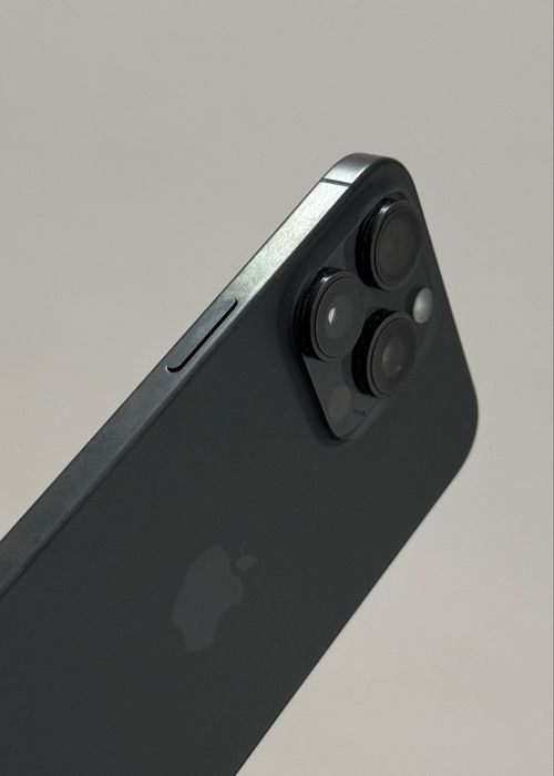 iPhone 15 Pro Max 256GB - Titanium Blue & Black Neverlocked