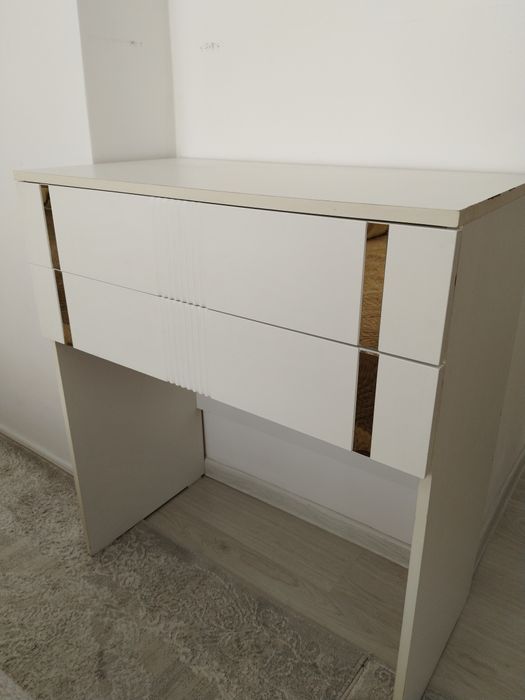 Срочно Продам туалетный столик