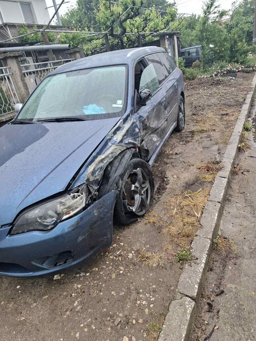 Продавам на части Субару Легаси 2004г