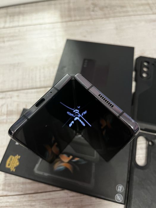 Samsung galaxy Z fold 5 256gb.