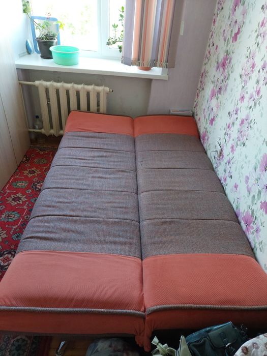 Продам диван в хорошем состояние