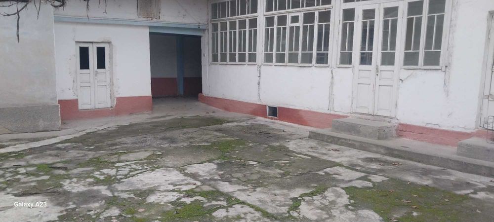 Уй сотилади срочно уй узимизни номимизда уртада одам йук