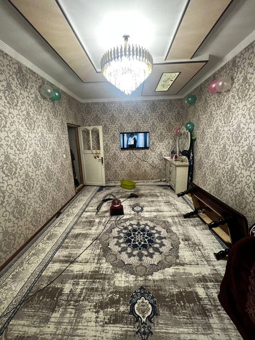 Navoiy shahar 23 maktab oldi Tinchlik plaza orqasi kv sotiladi